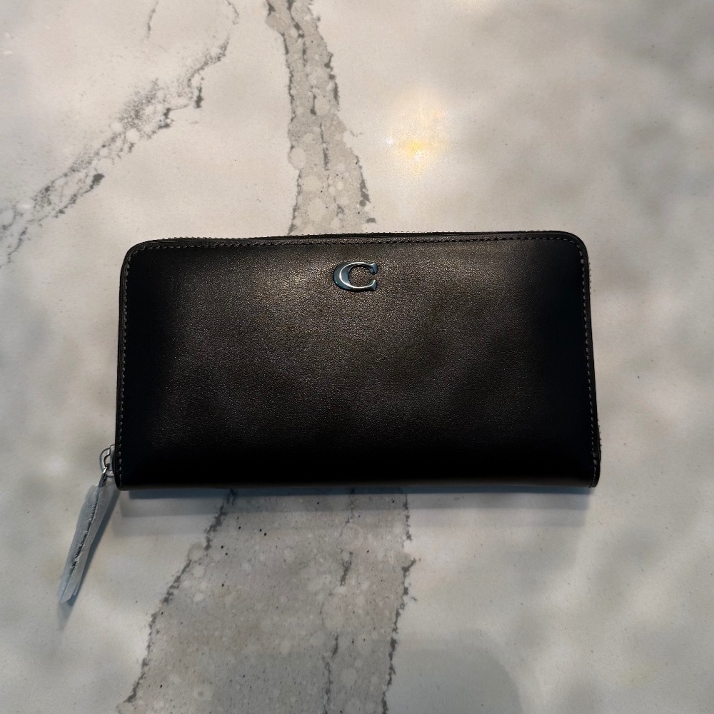 New Coach Essential Slim Accordion Zip Wallet